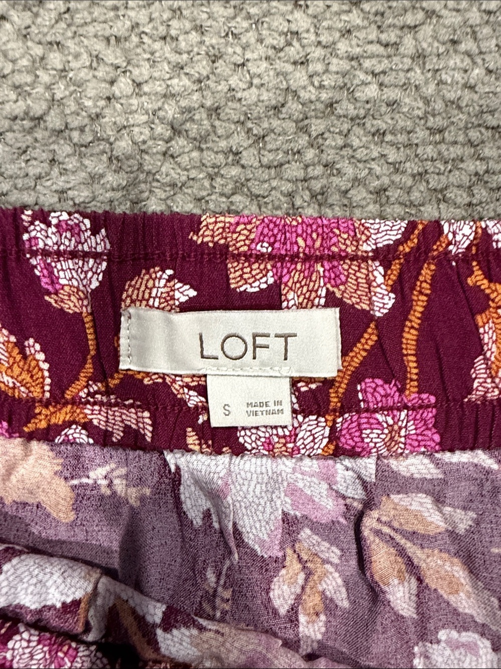 LOFT Floral Ruffle Hem Mini Skirt | Burgundy Pink | Size Small - Picture 2 of 6